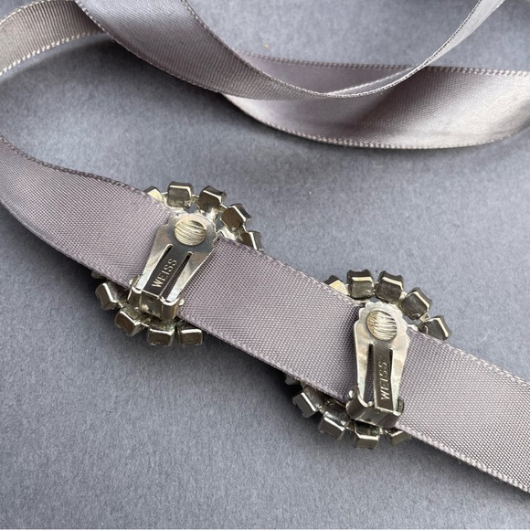 Vintage Signed WEISS Clip On Earrings Clear Rhinestones - Picture 10 of 13